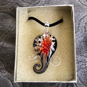 Glass pendant necklace